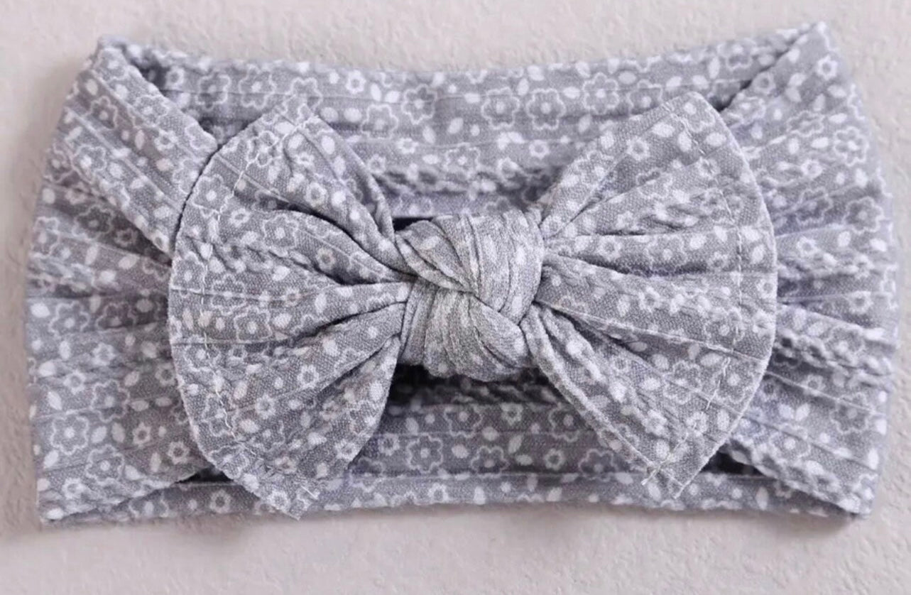 Cable knit bow headband- Grey floral